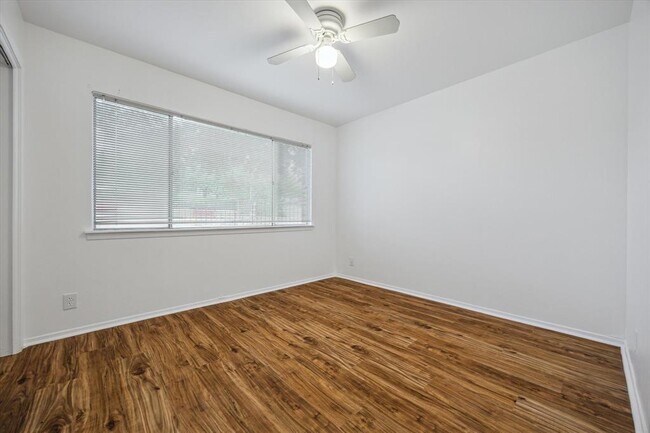 Building Photo - 1304 Mariposa Dr