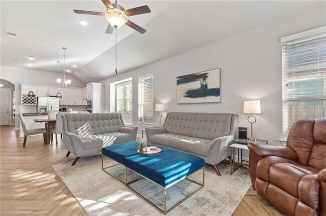 Building Photo - 2925 Mossy Springs Dr