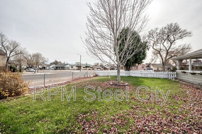 Building Photo - 903 W 15th St