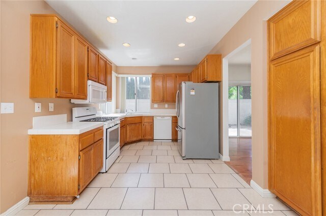 Building Photo - 864 Bramble Ln