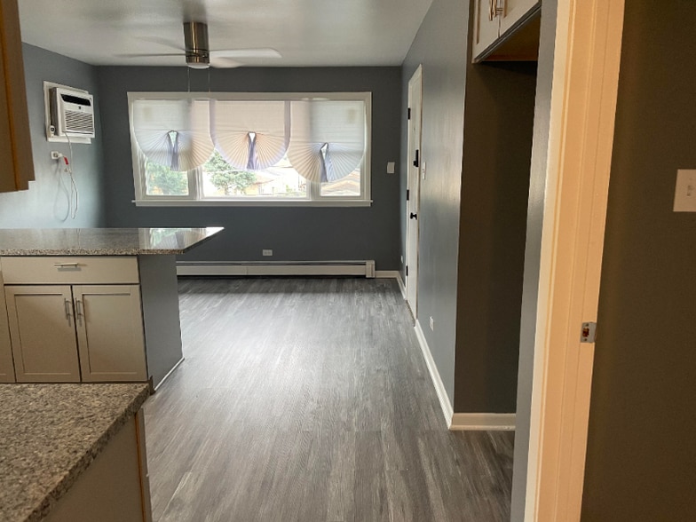 Building Photo - 1612 Memorial Dr