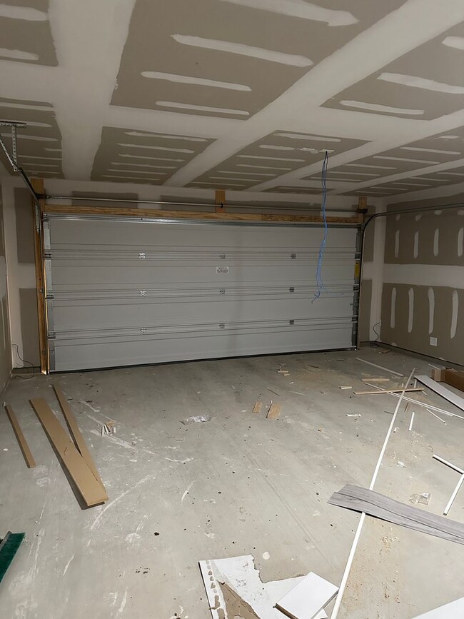 Building Photo - Navasota -Built last year -3 bedrooms / 2 bath / 2 car garage with fenced in yard.