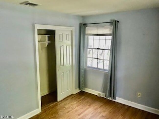 Building Photo - 3 Hillcrest Pl