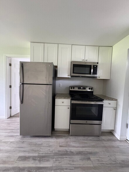 Building Photo - 129 Cosey Beach Ave
