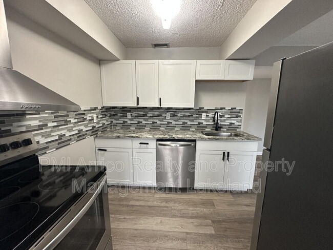 Building Photo - 1108 Country Club Ln