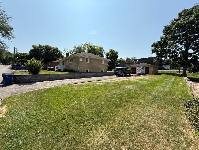 Building Photo - 171 W Patterson Ave