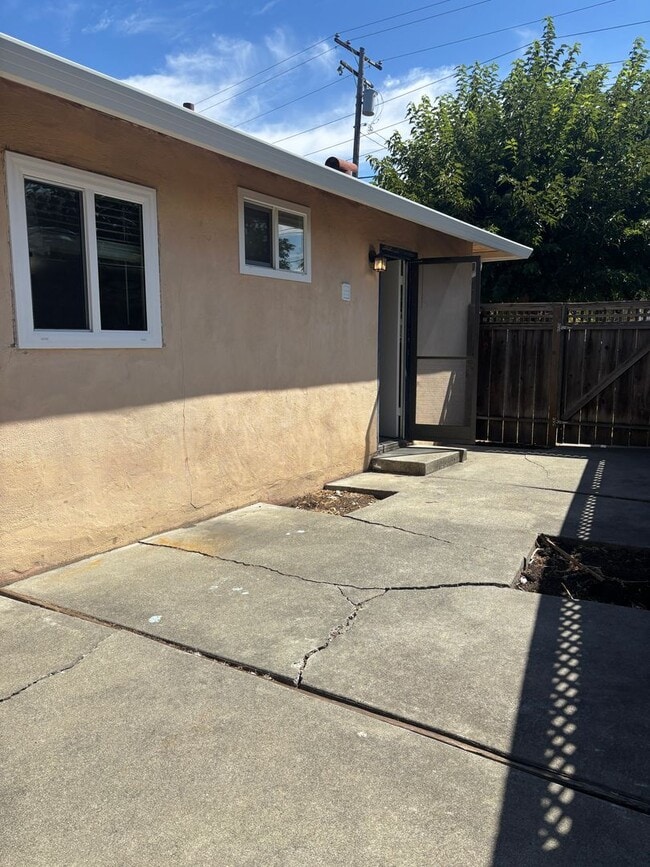 Building Photo - Palo Alto 3 Bed. 1 Bath Home Available now...