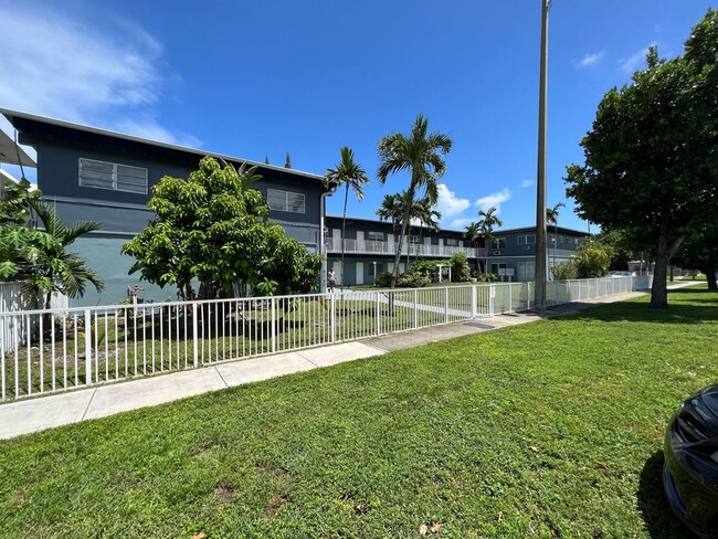 Building Photo - 2-bedroom for rent in N. Miami Beach