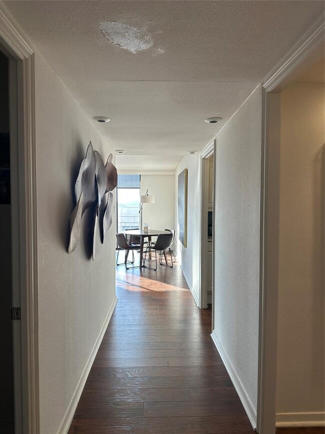 Building Photo - 1122 Colorado St