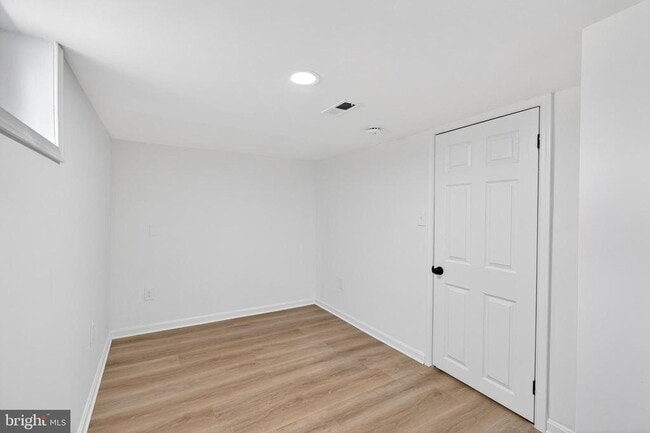 Building Photo - 1870 Yakona Rd