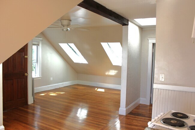 Building Photo - 14 Messervy St