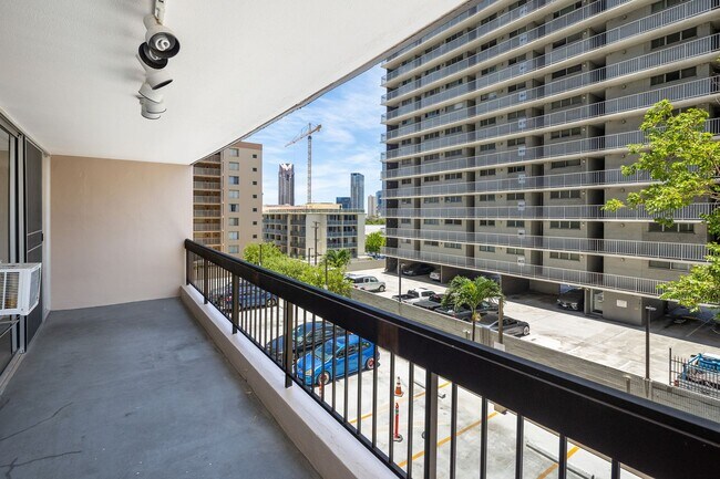 Building Photo - Kinau Lanais - One bedroom, one bath, one assigned parking