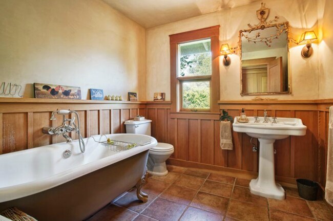 Building Photo - 430 Pratt Ave