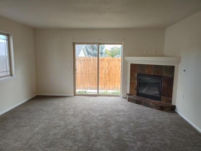 Building Photo - 2250 SW 21st St