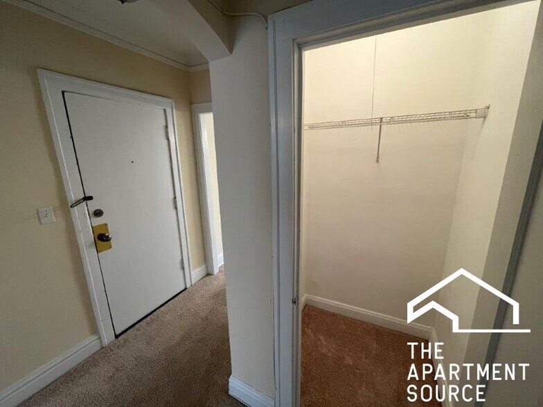 Building Photo - 602 Elgin Ave