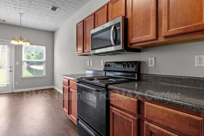 Building Photo - 45 Providence Oak Ct SE