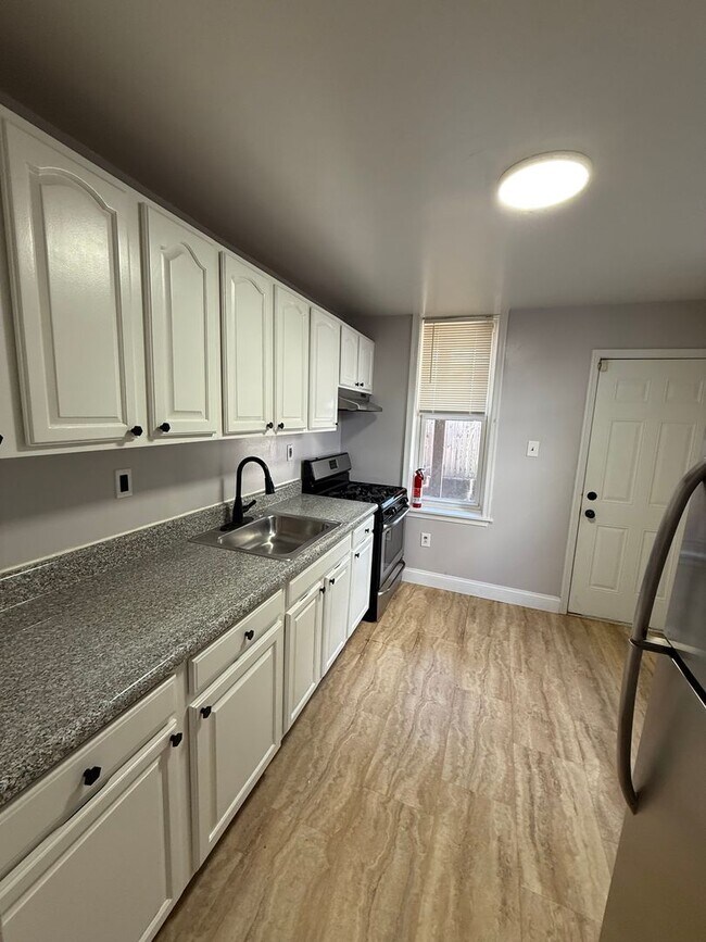 Building Photo - Point Breeze 3 bedroom South Philly
