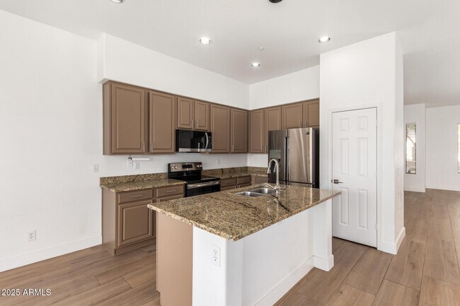Building Photo - 7701 E Buteo Dr