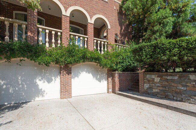 Building Photo - 4611 Charleston Terrace NW