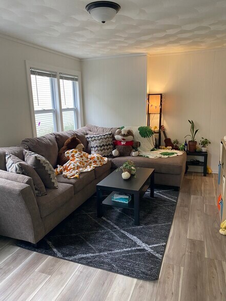 Living Room - 423 W Doty St