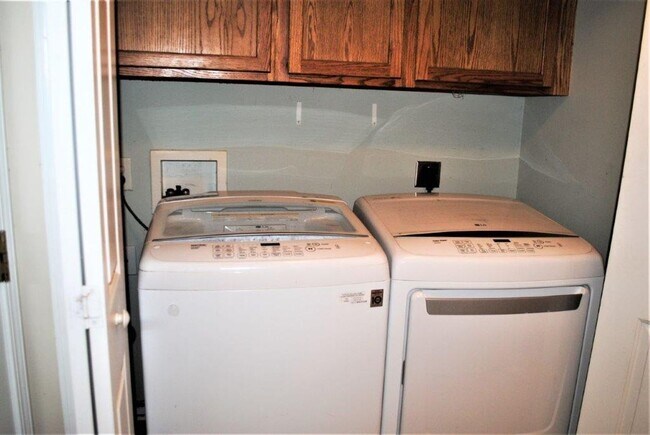 Building Photo - The Pines of St. James