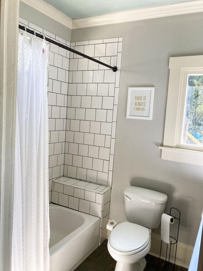 Building Photo - Midtown Bungalow 2BR House in Columbus Near Park