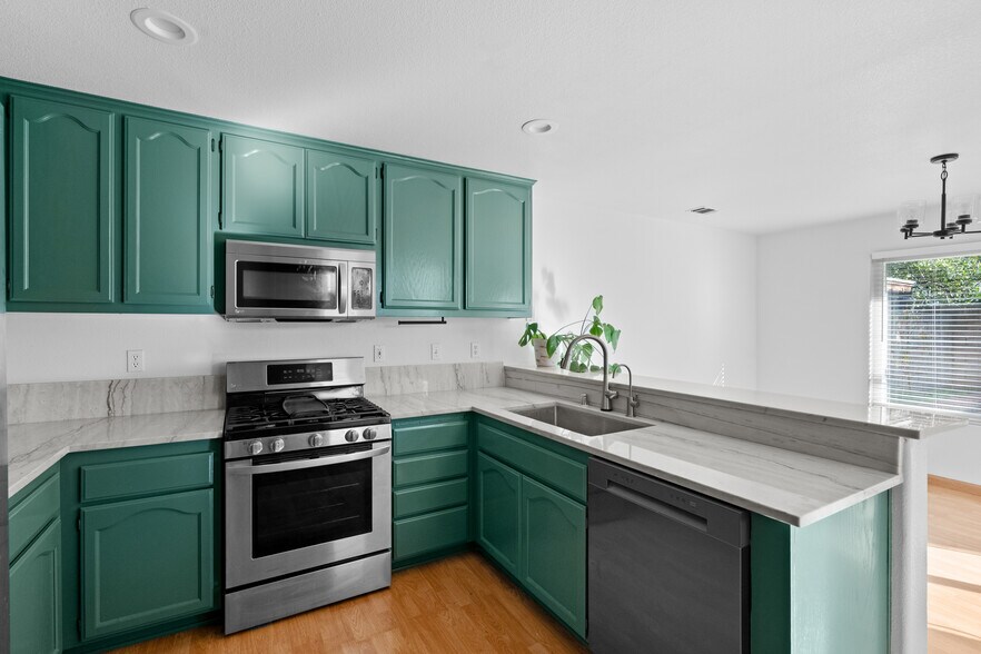 Building Photo - 1124 Grass Valley Way