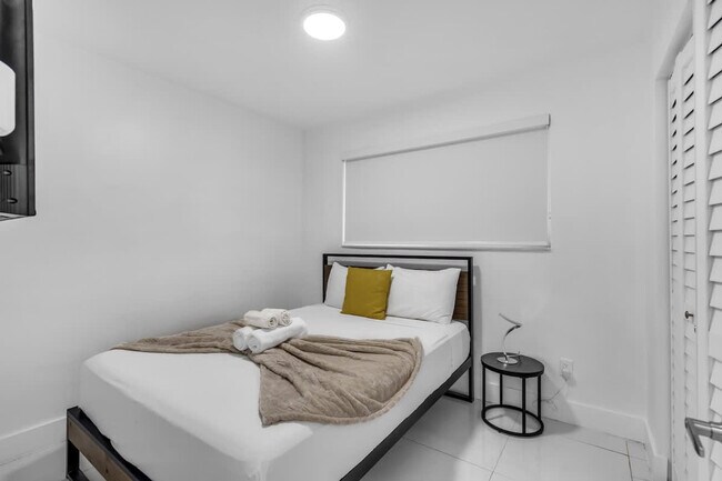 Building Photo - 7061 Coolidge St