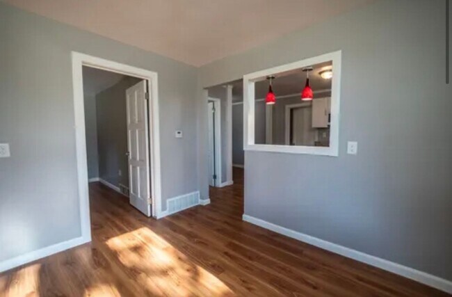 Building Photo - Cozy 2 Bed 1 Bath House in Council Bluffs!