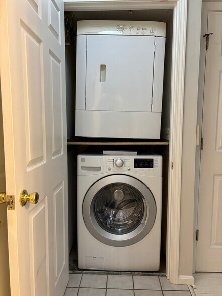 Building Photo - 2730 Brownsboro Rd