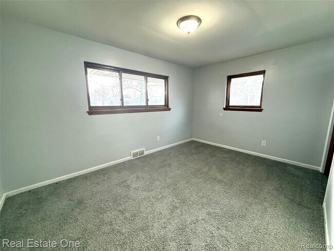 Building Photo - 6845 Plainfield St