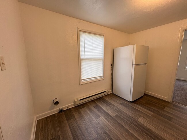 Building Photo - Adorable two bedroom, one bath house!