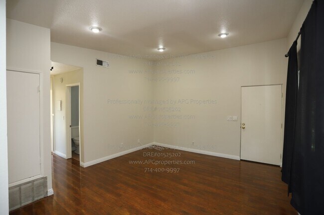 Building Photo - 636 E Birch St