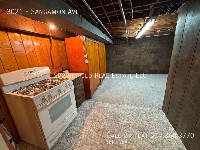 Building Photo - 3021 E Sangamon Ave