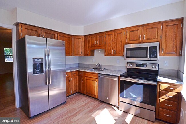 Building Photo - 22426 Greenview Ct