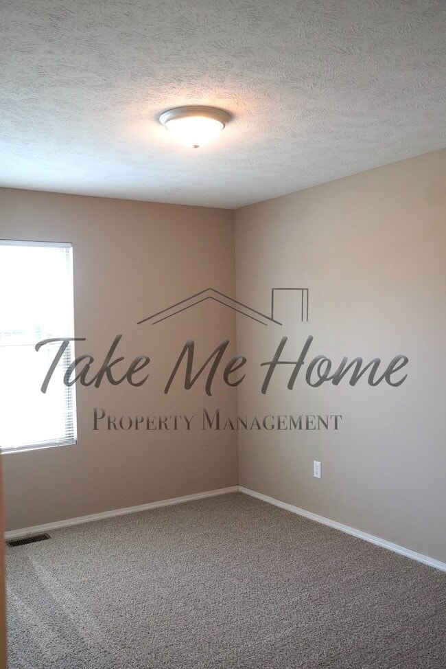 Building Photo - 3 Bedroom 2 bathroom home