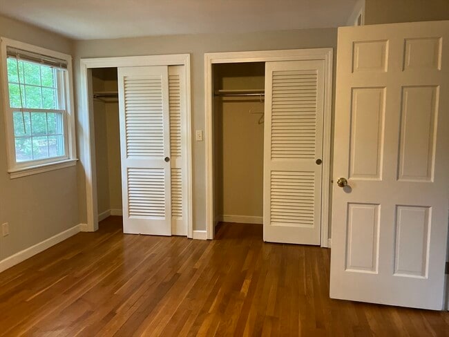 Building Photo - 5 Linden St