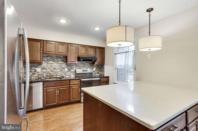 Building Photo - 2937 Village Spring Ln