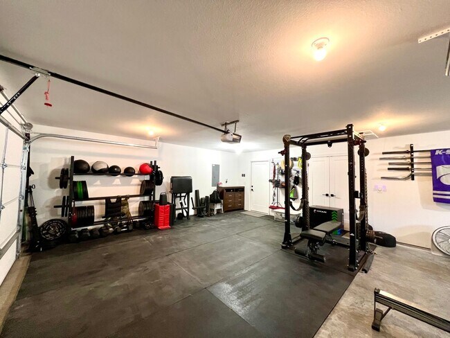 Building Photo - Modern Single-Family Home in Scenic Meadows Neighborhood