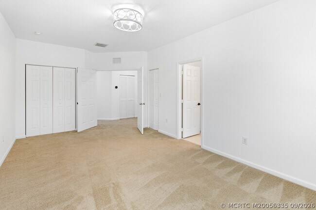 Building Photo - 4964 SE Mariner Garden Cir