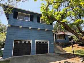 Building Photo - Four Bedroom in Crown Village