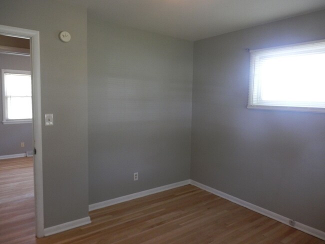 Building Photo - Great 2 Bedroom Duplex In SW Columbia!