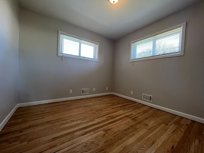 Building Photo - 3-bed 2-bath House in Northglenn available July!