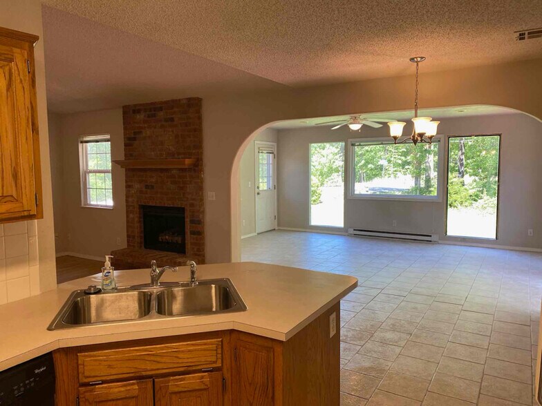 Building Photo - 36 Dumfries Dr