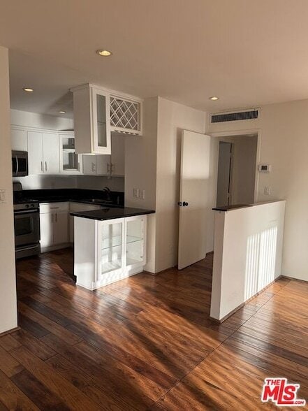 Building Photo - 800 W 1st St