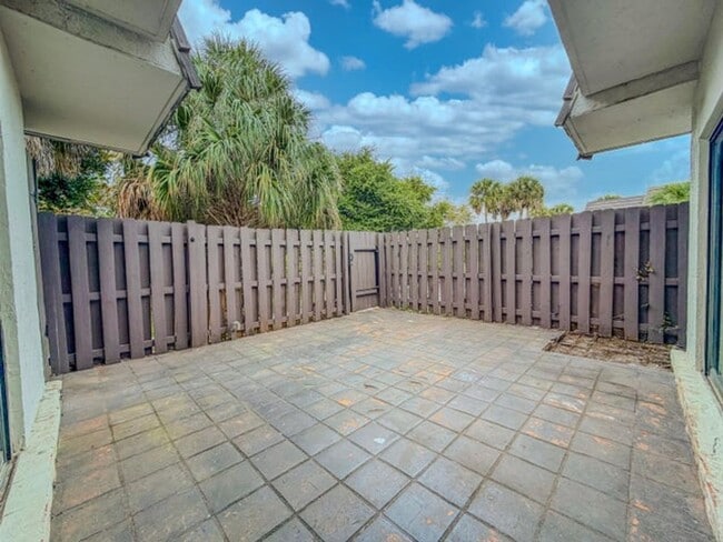 Building Photo - 1913 N Congress Ave