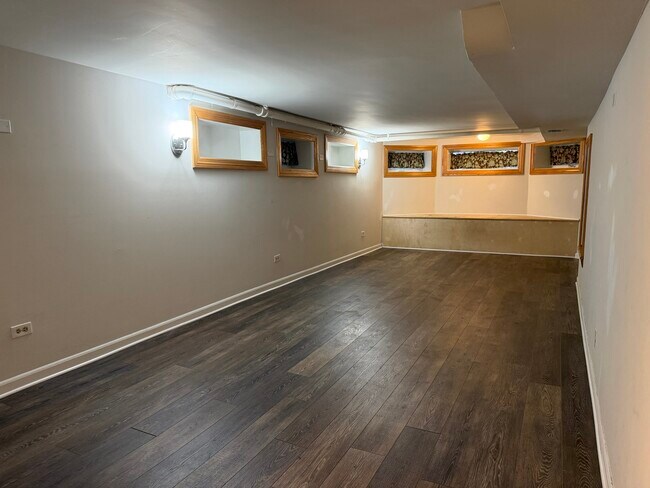 Building Photo - 3846 N Janssen Ave