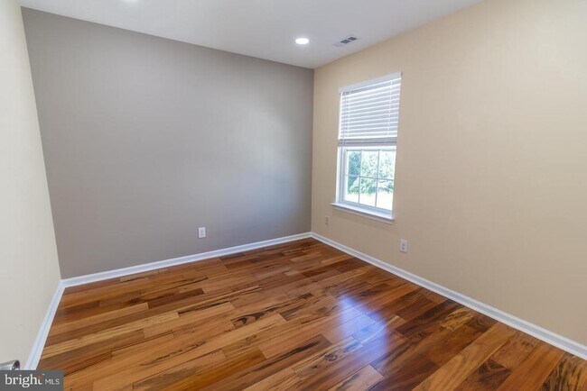 Building Photo - 823 S Haines Cir