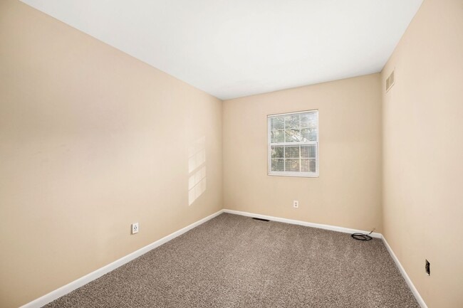 Building Photo - 163 Spruance Rd