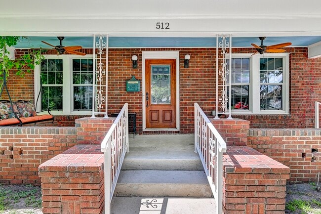 Building Photo - 512 W Pierce St